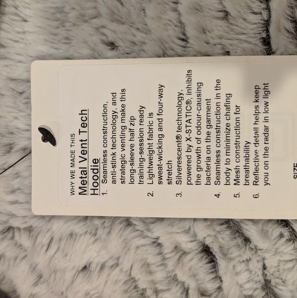 Lululemon Men's Metal Vent Tech Hoodie - Picture 3 of 3